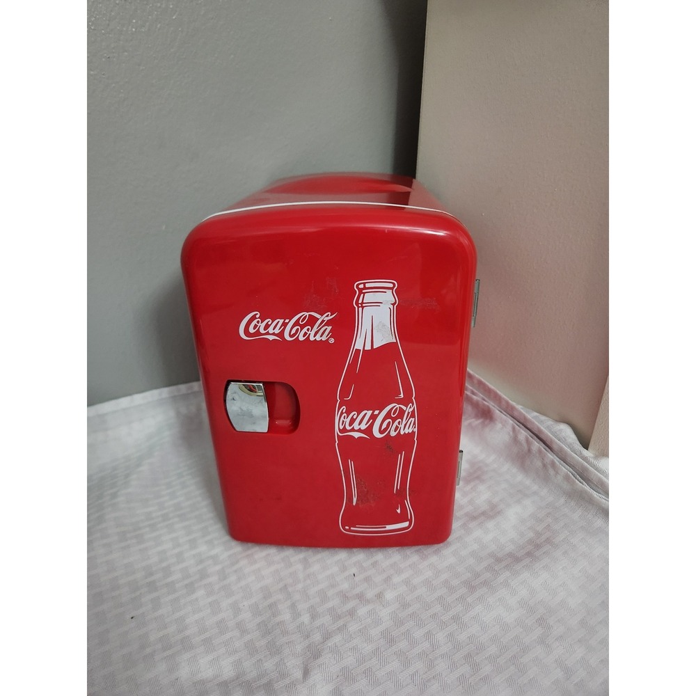 Coca-Cola Koolatron Mini Fridge Personal Cooler KWC-4 Red 4L AC/DC